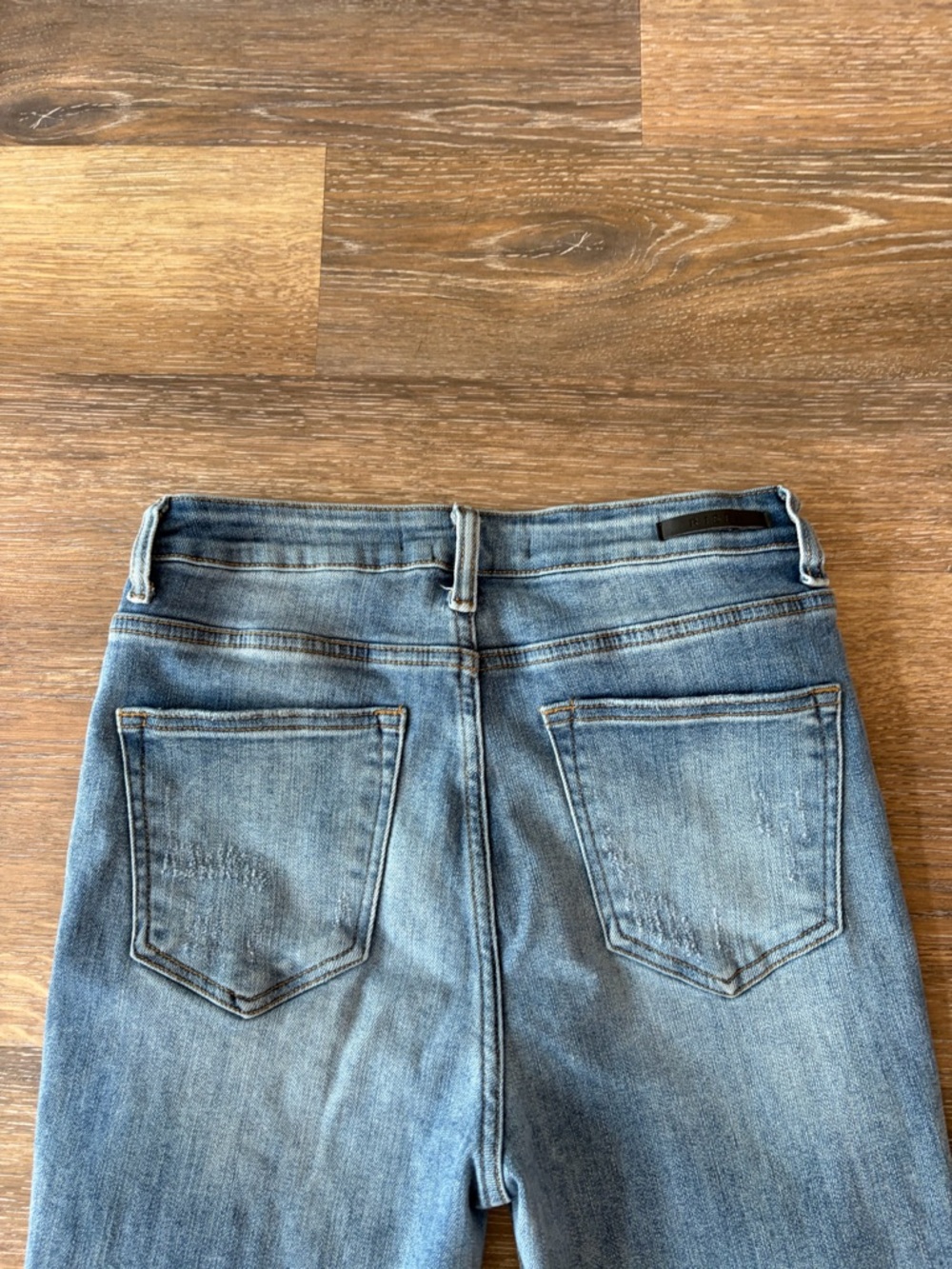 Risen Ember Light Wash High Rise Skinny Jeans distressed size 9/29 length 37” - Picture 10 of 12